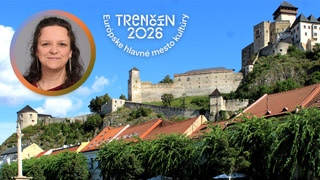 Marktplatz und Burg von Trentschin/Trenčín, das Wahrzeichen der Stadt. In der Fußgängerzone werden im Kulturhauptstadtjahr zahlreiche Festivals stattfinden Foto: © Tobias Weger, IKGS München