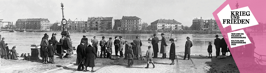 Frankfurt (Oder) 1945: Panorama mit Blick auf die gesprengte Brücke nach Osten. Foto: Walter Fricke, © Stadtarchiv Frankfurt (Oder)