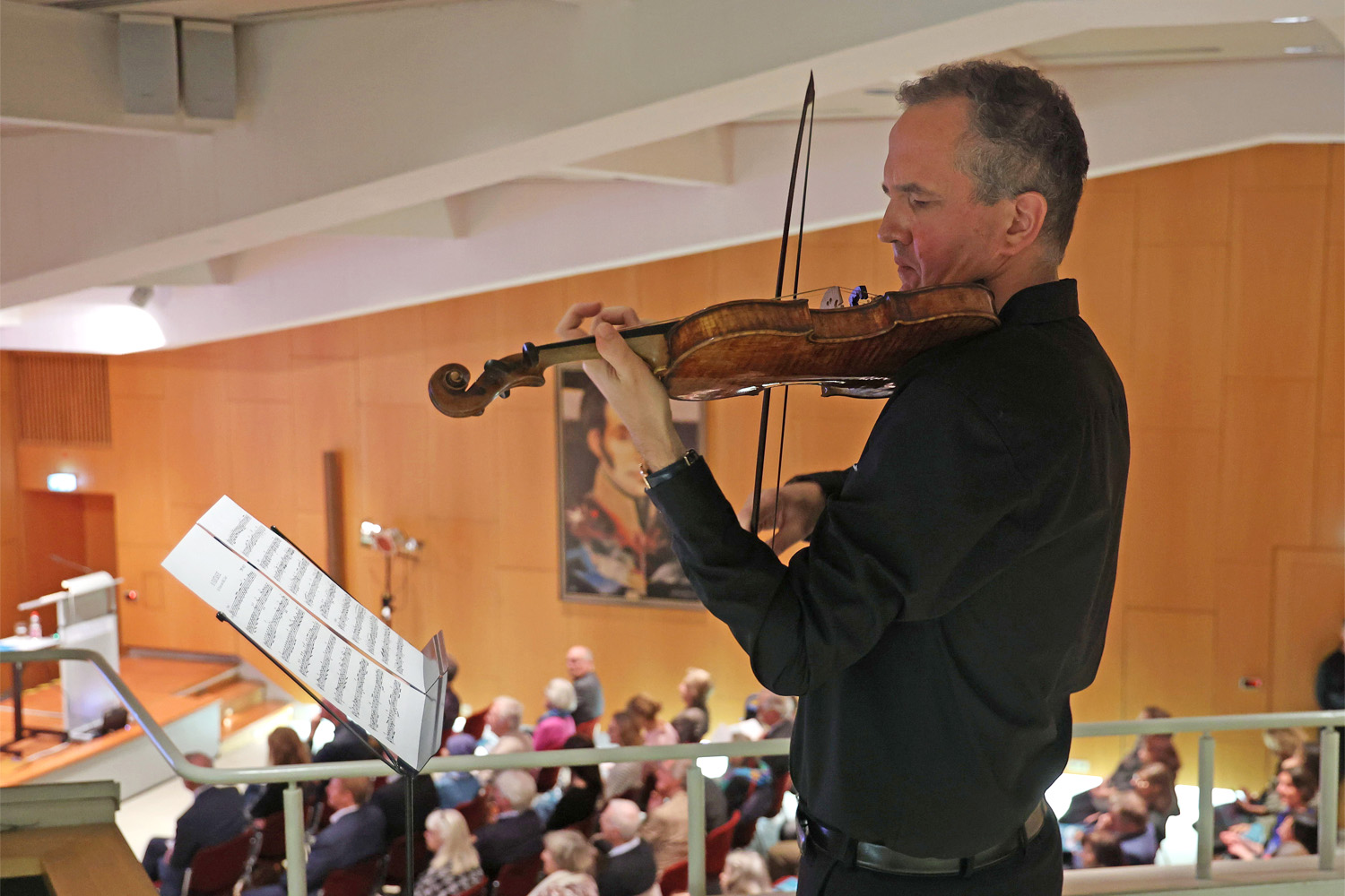 Für einen abwechslungsreichen musikalischen Rahmen zeichnete der Violinist Mikołaj Zgółka aus Posen/Pozań. Foto: © Deutsches Kulturforum östliches Europa, 2024 • Markus Nowak