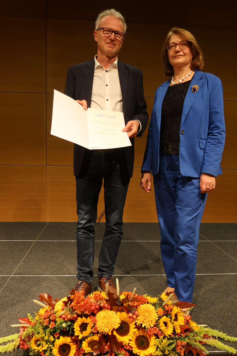 Georg-Dehio-Kulturpreisträger Artur Böpple und Laudatorin Eleonora Hummel Georg-Dehio-Kulturpreisträger Artur Böpple und Laudatorin Eleonora Hummel