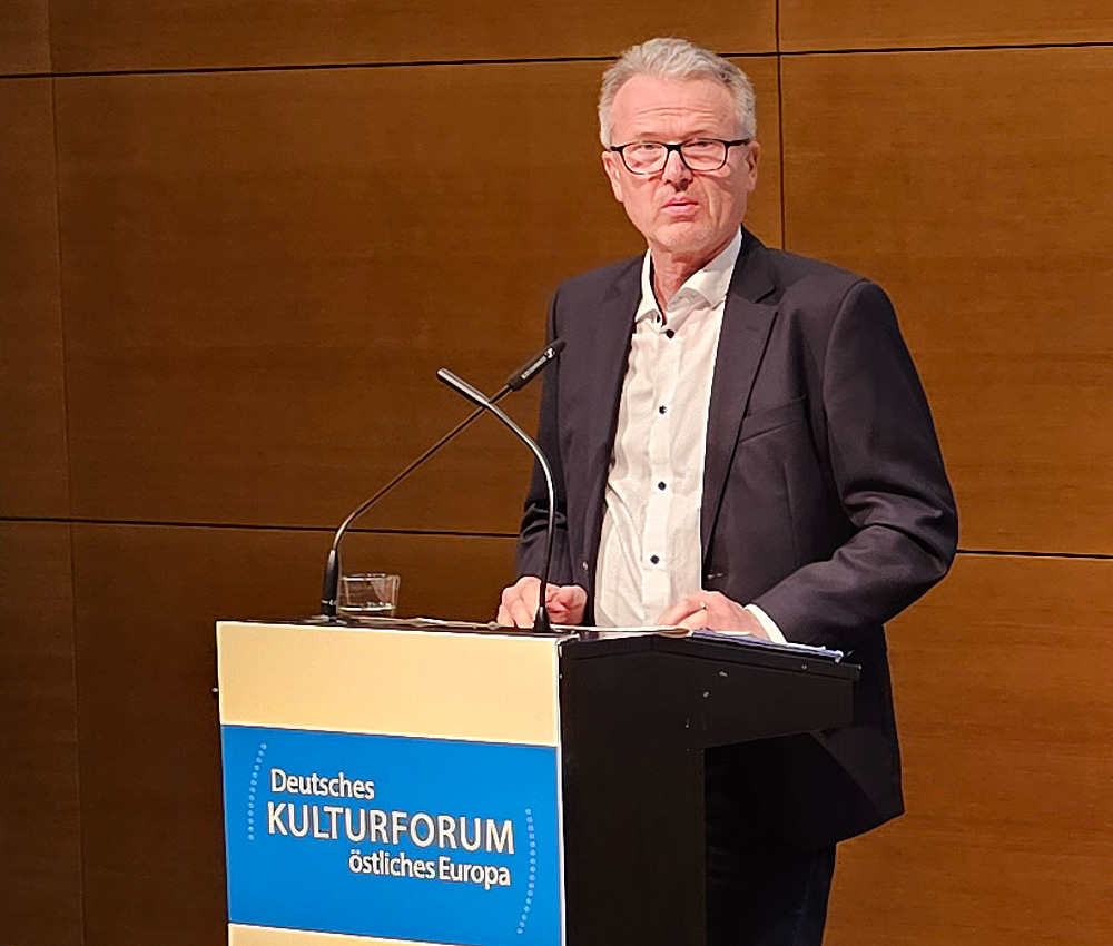 Artur Böpple bei seiner Dankesrede. Foto: © Deutsches Kulturforum östliches Europa, 2026 • Renate Zöller