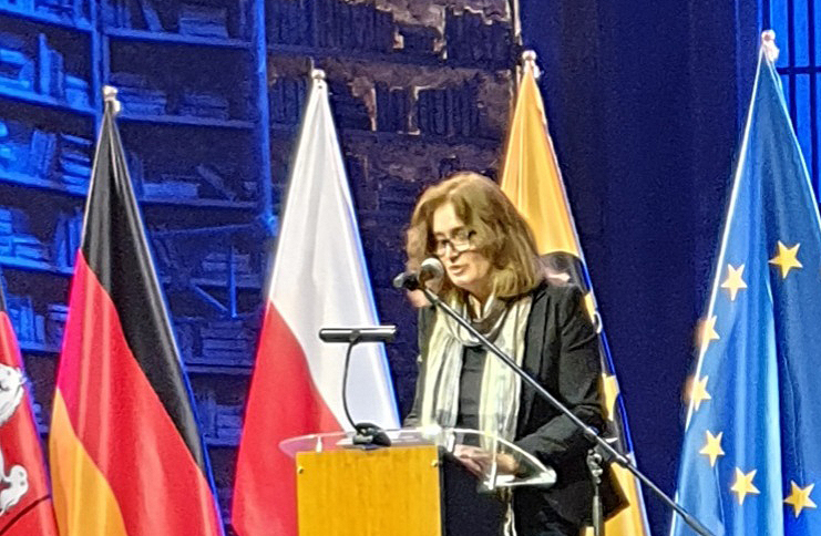 Roswitha Schieb während ihrer Dankresrede anlässlich der Verleihung des Kulturpreises Schlesien des Landes  Niedersachsen am 2. Oktober 2021 in Breslau | Foto: © Anita Wojcinowicz