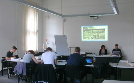 Vorbereitungen in der Europauniversität Viadrina, Frankfurt (Oder) mit den Referenten Dorothee Ahlers und Jacob Venuß