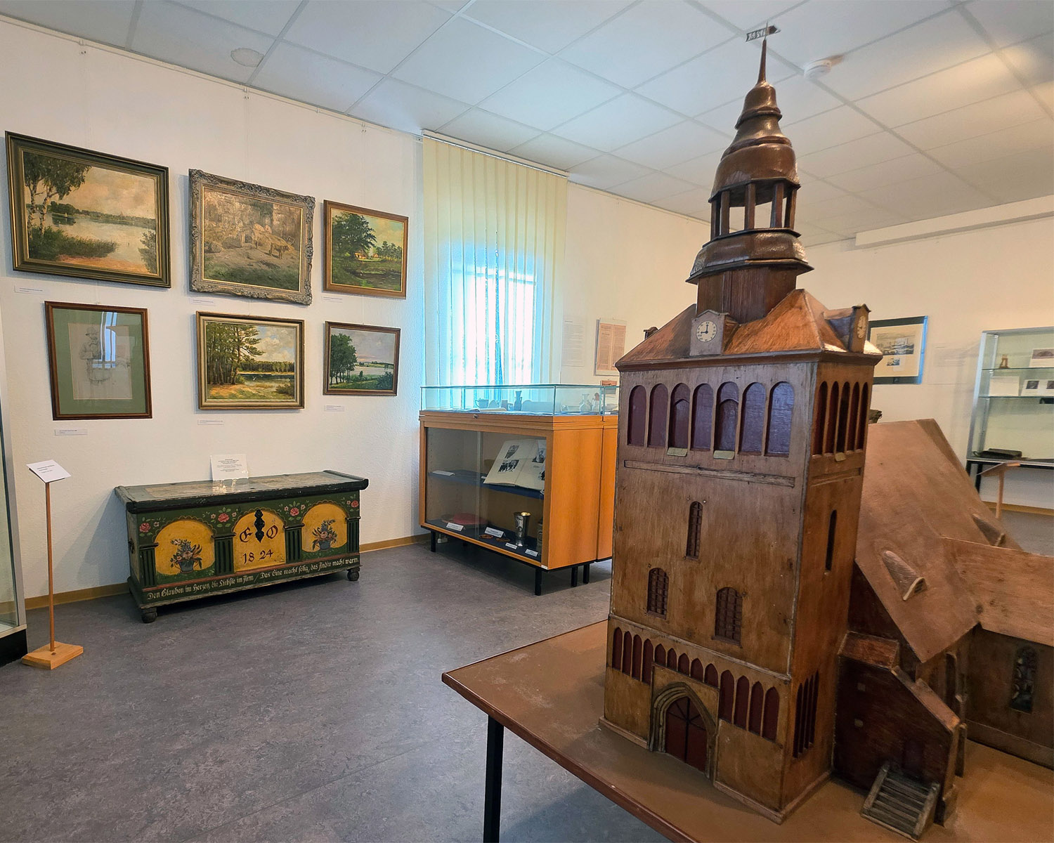 Blick in die Ausstellung. Foto: © KK – Kulturkorrespondenz östliches Europa, 2025 • M. Nowak