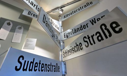 Die neue Ausstellung zeigt, wie Flucht und Vertreibung auch heute im Stadtbild sichtbar sind. © Markus Nowak