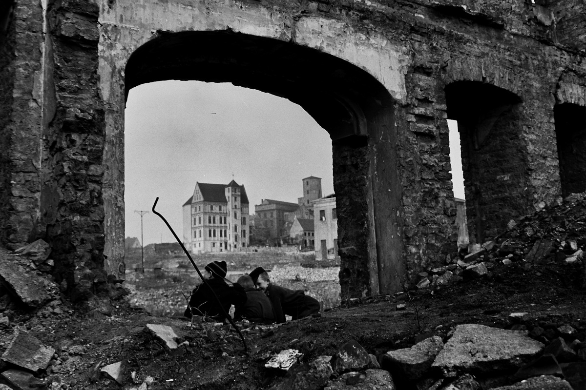 Das Leben in den Ruinen von Stettin nach dem Krieg. © Archiv Krystyna Łyczywek