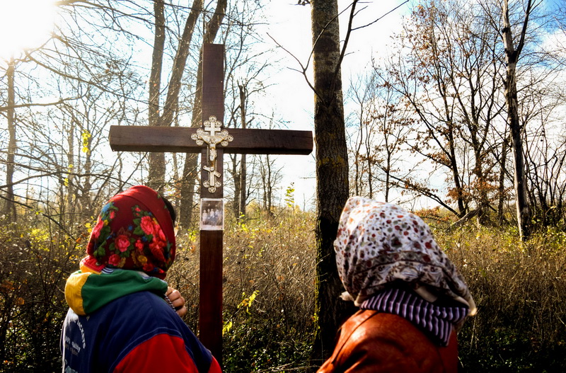 Weihung eines Gedenkkreuzes auf dem ehemaligen deutschen lutherischen Friedhof in Poljanka, Wolhynien. © Roman Boichuk