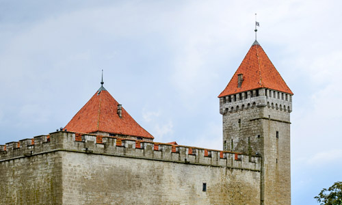 Die Burg Arensburg (estn. Kuressaare linnus) auf der Insel Ösel. Foto: © Minu Hiiumaa, wikimedia commons, 2014 (Ausschnitt)