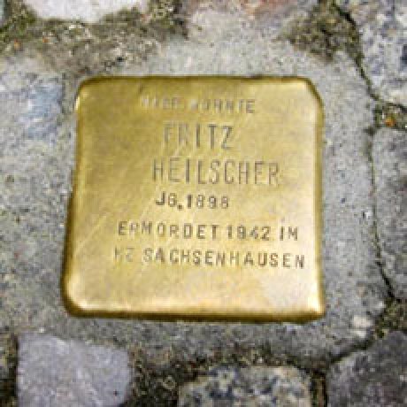  Stolperstein für den Tänzer Fritz Heilscher in der Berliner Strelitzer Straße. Heilscher war gebürtiger Berliner, begann aber 1923 seine künstlerische Karriere als Solotänzer am Opernhaus in Breslau.
