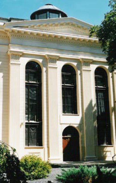 Die ehemalige Synagoge Zum Weißen Storch. Die restaurierte Außenfassade heute.