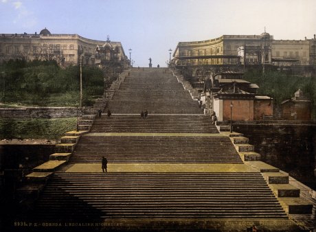Die Richelieu-Treppe in Odessa, bekannt aus einer Schlüsselszene in Sergej Eisensteins Film Panzerkreuzer Potemkin, ca. 1895.