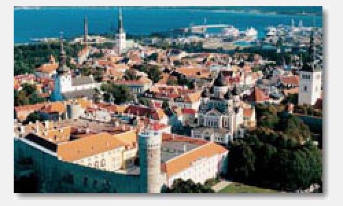 Tallinns Domberg und Unterstadt von Südwesten. Im Vordergrund die auf das 13. Jahrhundert zurückgehende Burganlage