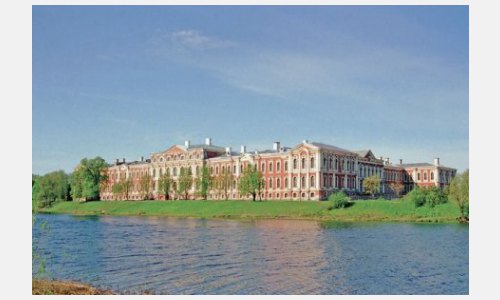 &amp;lt;small&amp;gt;Митавский дворец стиля Барокко был заложен Эрнстом фон Бироном в 1738 году&amp;lt;/small&amp;gt;